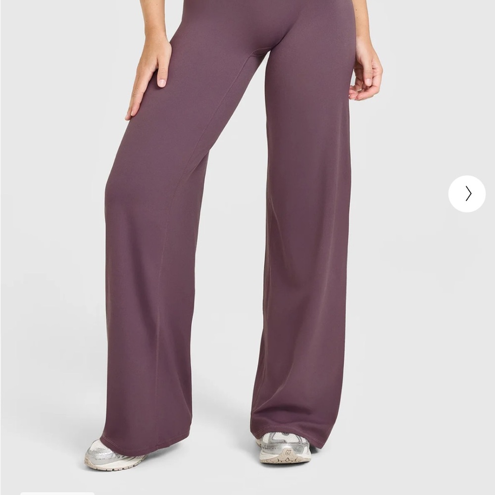 Oner Active Wide-Leg Pants in Deep Purple
*xs short* used & washed once